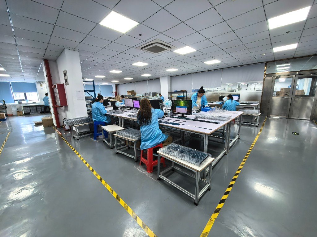 Assembly and testing workstations